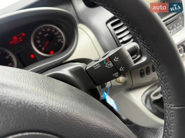 Белый Рено Трафик, объемом двигателя 2 л и пробегом 196 тыс. км за 16700 $, фото 26 на Automoto.ua