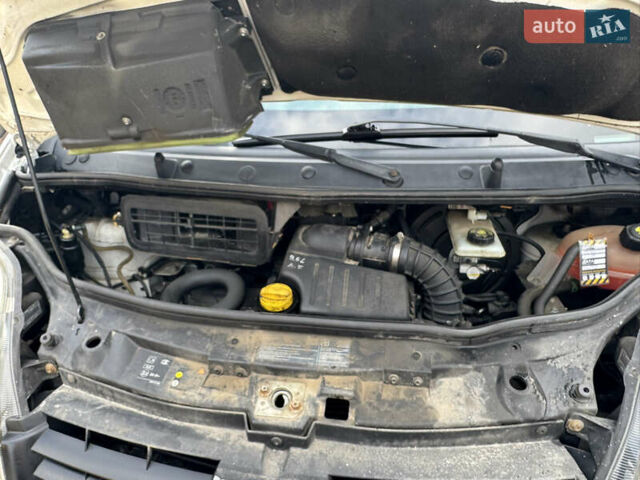 Білий Рено Трафік, об'ємом двигуна 2 л та пробігом 157 тис. км за 11000 $, фото 22 на Automoto.ua