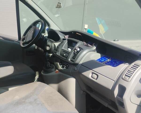 Білий Рено Трафік, об'ємом двигуна 2 л та пробігом 294 тис. км за 10900 $, фото 4 на Automoto.ua