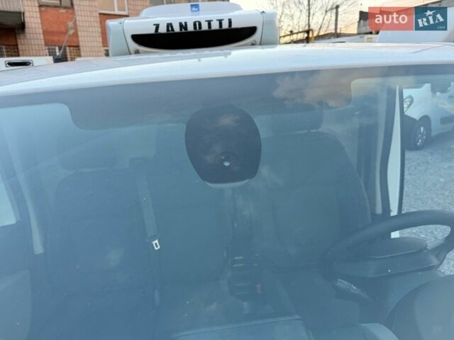 Белый Рено Трафик, объемом двигателя 1.6 л и пробегом 268 тыс. км за 16900 $, фото 41 на Automoto.ua