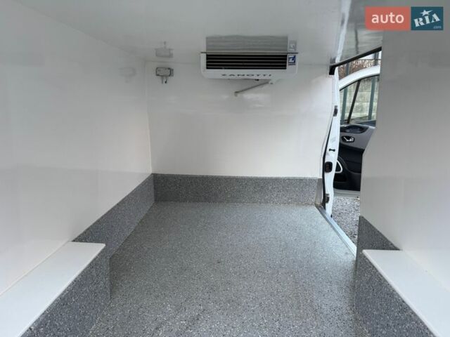 Белый Рено Трафик, объемом двигателя 1.6 л и пробегом 268 тыс. км за 16900 $, фото 40 на Automoto.ua