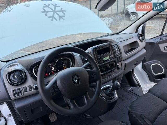 Белый Рено Трафик, объемом двигателя 1.6 л и пробегом 268 тыс. км за 16900 $, фото 24 на Automoto.ua