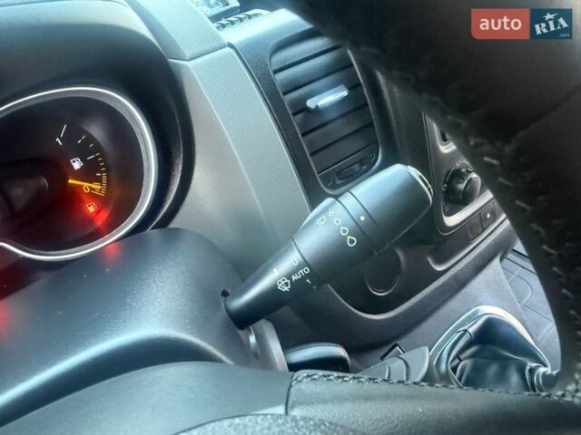 Белый Рено Трафик, объемом двигателя 1.6 л и пробегом 268 тыс. км за 16900 $, фото 27 на Automoto.ua