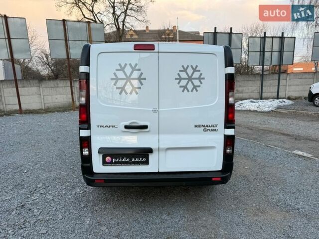 Белый Рено Трафик, объемом двигателя 1.6 л и пробегом 268 тыс. км за 16900 $, фото 6 на Automoto.ua