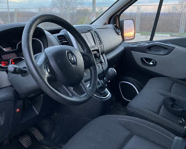 Белый Рено Трафик, объемом двигателя 1.6 л и пробегом 250 тыс. км за 15000 $, фото 10 на Automoto.ua