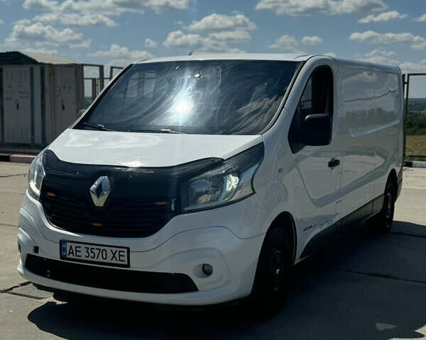 Белый Рено Трафик, объемом двигателя 1.6 л и пробегом 250 тыс. км за 15000 $, фото 4 на Automoto.ua