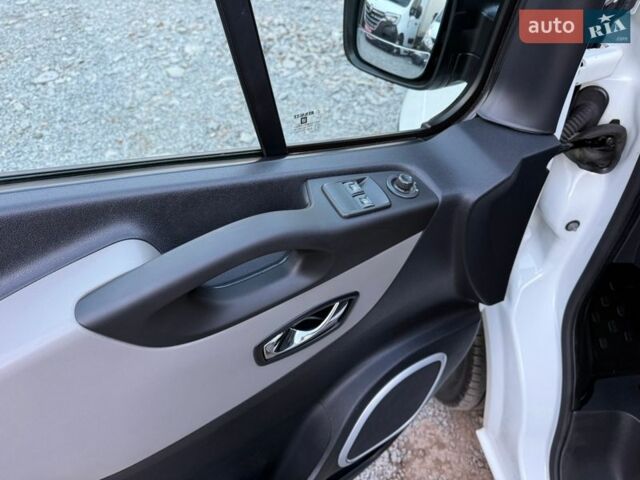 Белый Рено Трафик, объемом двигателя 1.6 л и пробегом 268 тыс. км за 16900 $, фото 19 на Automoto.ua