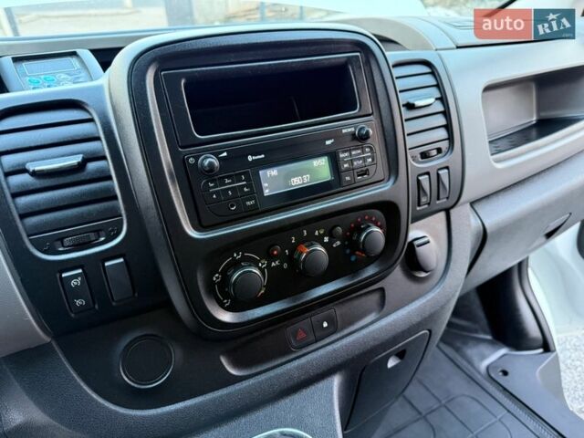 Белый Рено Трафик, объемом двигателя 1.6 л и пробегом 268 тыс. км за 16900 $, фото 28 на Automoto.ua