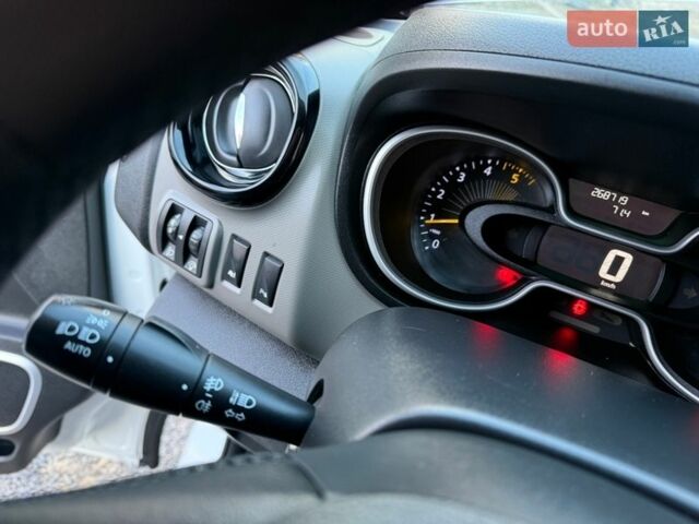 Белый Рено Трафик, объемом двигателя 1.6 л и пробегом 268 тыс. км за 16900 $, фото 26 на Automoto.ua