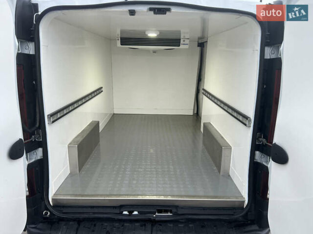 Белый Рено Трафик, объемом двигателя 1.6 л и пробегом 217 тыс. км за 16400 $, фото 14 на Automoto.ua