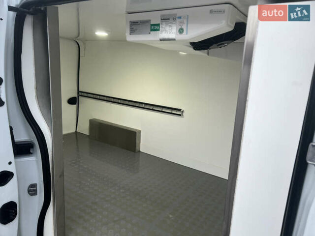 Белый Рено Трафик, объемом двигателя 1.6 л и пробегом 217 тыс. км за 16400 $, фото 17 на Automoto.ua