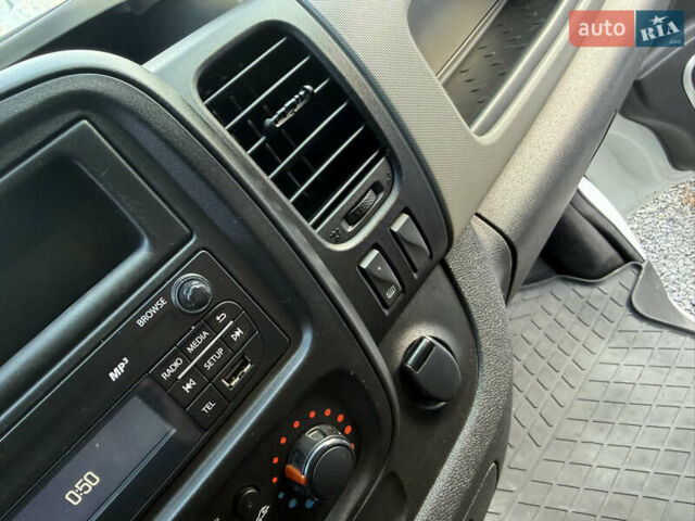 Білий Рено Трафік, об'ємом двигуна 1.6 л та пробігом 165 тис. км за 16900 $, фото 27 на Automoto.ua