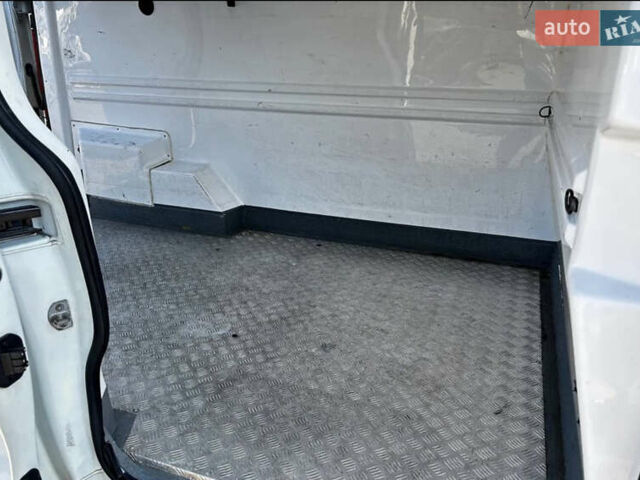 Білий Рено Трафік, об'ємом двигуна 1.6 л та пробігом 120 тис. км за 19900 $, фото 4 на Automoto.ua