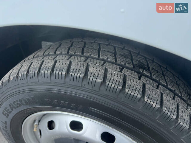 Белый Рено Трафик, объемом двигателя 1.6 л и пробегом 217 тыс. км за 16400 $, фото 1 на Automoto.ua