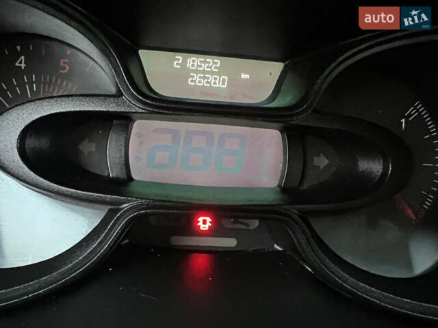 Белый Рено Трафик, объемом двигателя 1.6 л и пробегом 217 тыс. км за 16400 $, фото 7 на Automoto.ua