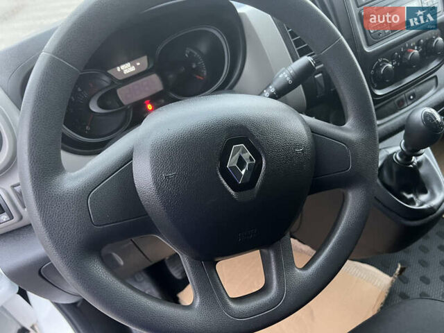 Белый Рено Трафик, объемом двигателя 1.6 л и пробегом 217 тыс. км за 16400 $, фото 6 на Automoto.ua