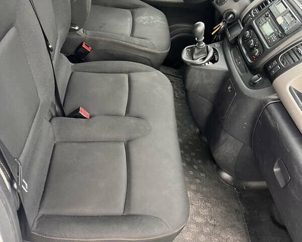 Білий Рено Трафік, об'ємом двигуна 1.6 л та пробігом 172 тис. км за 19900 $, фото 6 на Automoto.ua