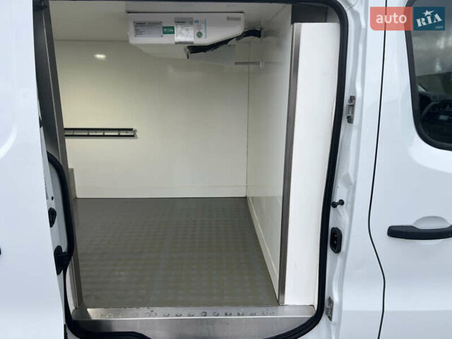 Белый Рено Трафик, объемом двигателя 1.6 л и пробегом 217 тыс. км за 16400 $, фото 15 на Automoto.ua