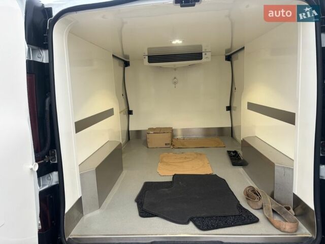 Белый Рено Трафик, объемом двигателя 1.6 л и пробегом 215 тыс. км за 18200 $, фото 10 на Automoto.ua