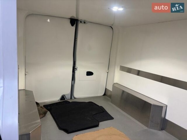 Белый Рено Трафик, объемом двигателя 1.6 л и пробегом 215 тыс. км за 18200 $, фото 12 на Automoto.ua