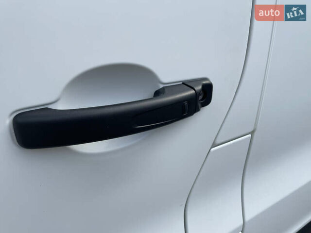 Білий Рено Трафік, об'ємом двигуна 1.6 л та пробігом 400 тис. км за 15500 $, фото 16 на Automoto.ua