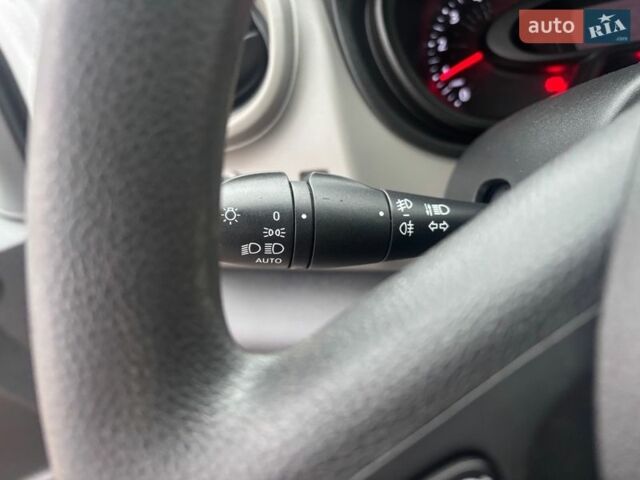 Белый Рено Трафик, объемом двигателя 1.6 л и пробегом 215 тыс. км за 18200 $, фото 19 на Automoto.ua