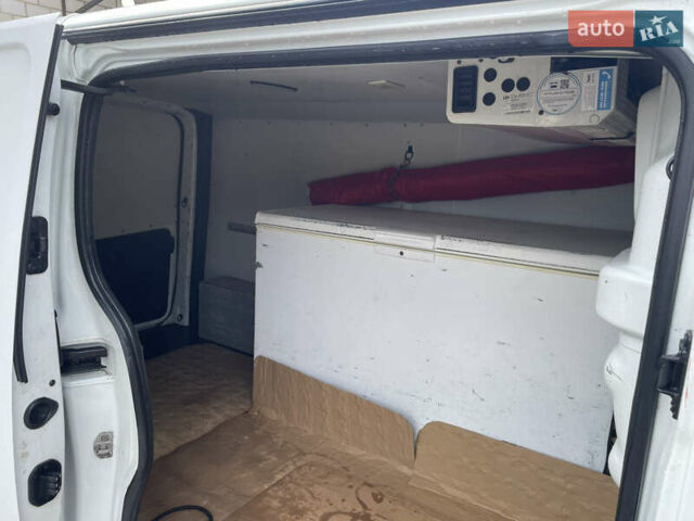 Белый Рено Трафик, объемом двигателя 1.6 л и пробегом 400 тыс. км за 12000 $, фото 18 на Automoto.ua