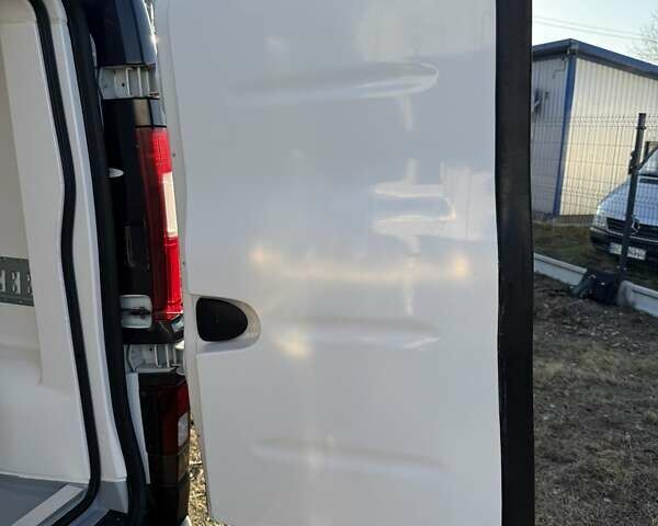 Белый Рено Трафик, объемом двигателя 1.6 л и пробегом 219 тыс. км за 19700 $, фото 29 на Automoto.ua