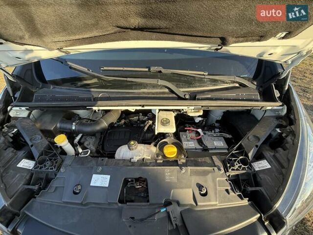 Белый Рено Трафик, объемом двигателя 1.6 л и пробегом 219 тыс. км за 19700 $, фото 58 на Automoto.ua