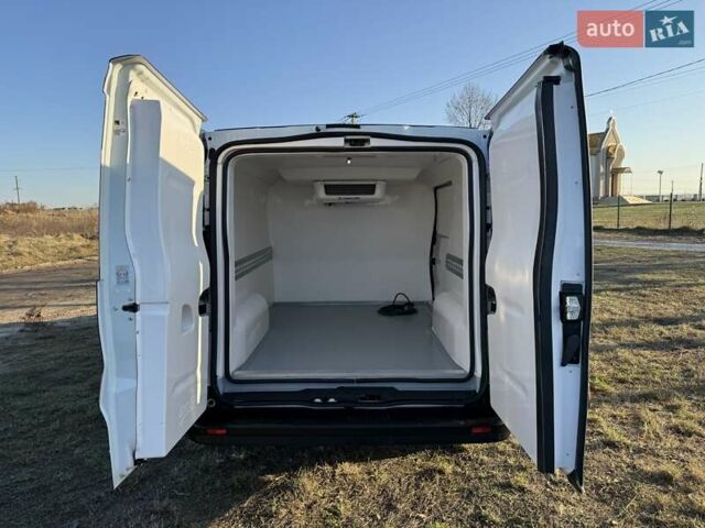 Белый Рено Трафик, объемом двигателя 1.6 л и пробегом 219 тыс. км за 19700 $, фото 24 на Automoto.ua