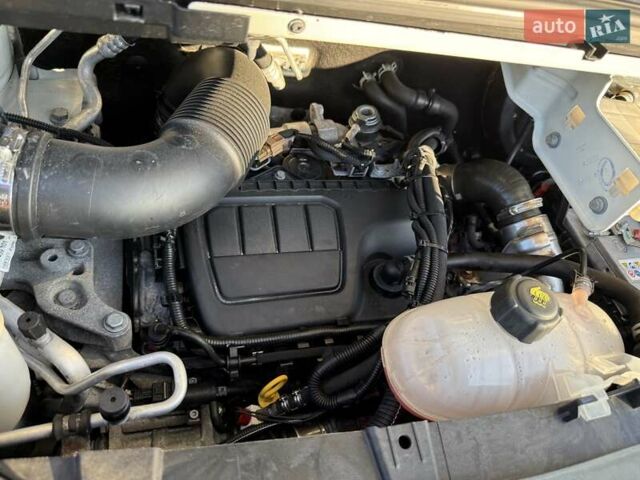 Белый Рено Трафик, объемом двигателя 1.6 л и пробегом 219 тыс. км за 19700 $, фото 60 на Automoto.ua