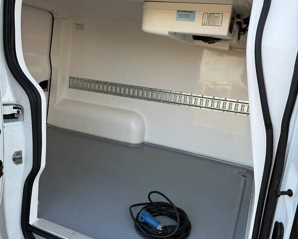 Белый Рено Трафик, объемом двигателя 1.6 л и пробегом 219 тыс. км за 19700 $, фото 22 на Automoto.ua