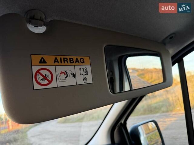 Білий Рено Трафік, об'ємом двигуна 1.6 л та пробігом 150 тис. км за 19999 $, фото 38 на Automoto.ua