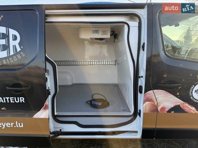 Белый Рено Трафик, объемом двигателя 1.6 л и пробегом 219 тыс. км за 19700 $, фото 20 на Automoto.ua