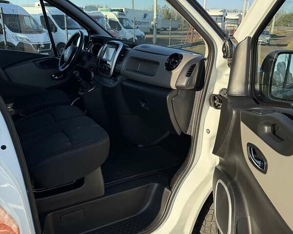 Белый Рено Трафик, объемом двигателя 1.6 л и пробегом 219 тыс. км за 19700 $, фото 45 на Automoto.ua