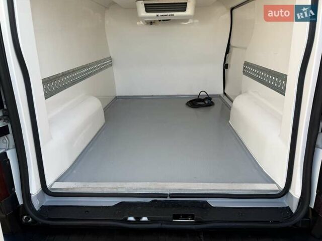 Белый Рено Трафик, объемом двигателя 1.6 л и пробегом 219 тыс. км за 19700 $, фото 25 на Automoto.ua