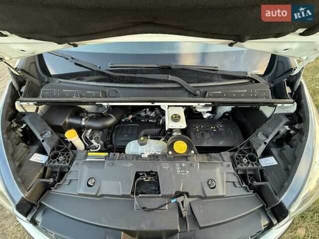 Білий Рено Трафік, об'ємом двигуна 1.6 л та пробігом 150 тис. км за 19999 $, фото 47 на Automoto.ua