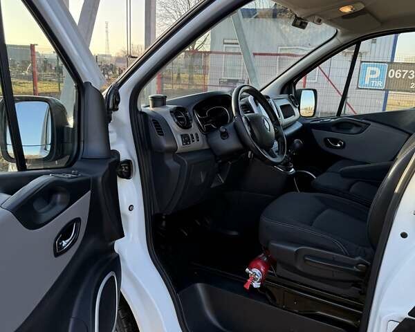 Белый Рено Трафик, объемом двигателя 1.6 л и пробегом 219 тыс. км за 19700 $, фото 37 на Automoto.ua