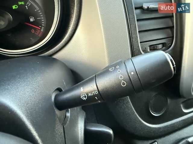 Білий Рено Трафік, об'ємом двигуна 1.6 л та пробігом 150 тис. км за 19999 $, фото 32 на Automoto.ua