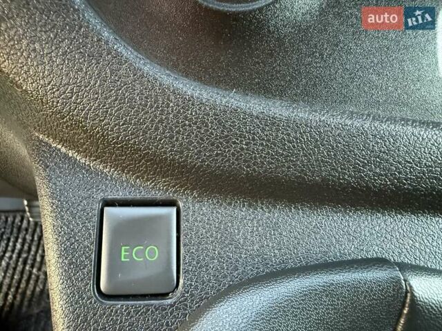 Білий Рено Трафік, об'ємом двигуна 1.6 л та пробігом 150 тис. км за 19999 $, фото 41 на Automoto.ua