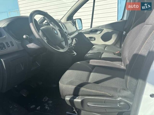 Белый Рено Трафик, объемом двигателя 1.6 л и пробегом 215 тыс. км за 19800 $, фото 10 на Automoto.ua