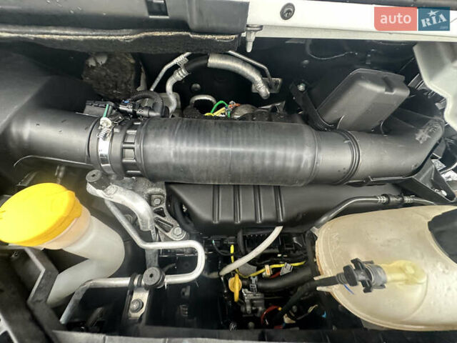 Білий Рено Трафік, об'ємом двигуна 2 л та пробігом 199 тис. км за 20499 $, фото 19 на Automoto.ua