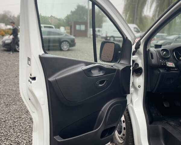 Белый Рено Трафик, объемом двигателя 2 л и пробегом 267 тыс. км за 18700 $, фото 18 на Automoto.ua
