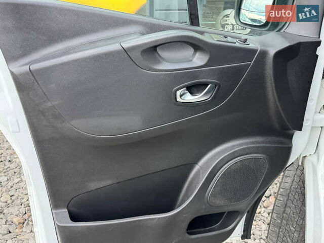 Белый Рено Трафик, объемом двигателя 2 л и пробегом 185 тыс. км за 17999 $, фото 48 на Automoto.ua