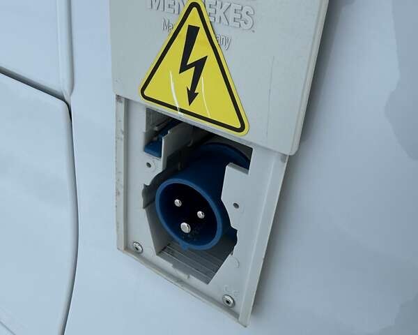 Белый Рено Трафик, объемом двигателя 2 л и пробегом 170 тыс. км за 21650 $, фото 24 на Automoto.ua