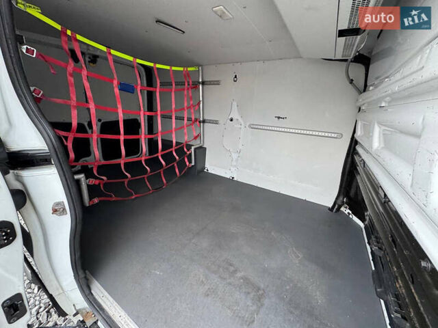 Белый Рено Трафик, объемом двигателя 2 л и пробегом 185 тыс. км за 17999 $, фото 40 на Automoto.ua