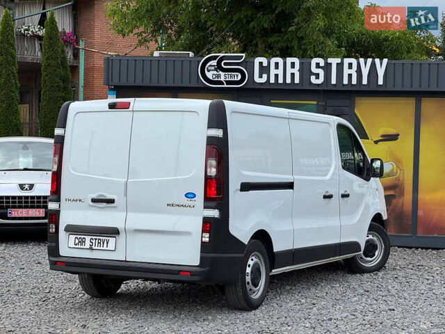 Белый Рено Трафик, объемом двигателя 2 л и пробегом 185 тыс. км за 17999 $, фото 3 на Automoto.ua