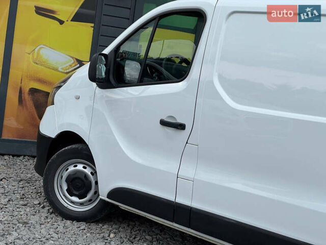 Белый Рено Трафик, объемом двигателя 2 л и пробегом 185 тыс. км за 17999 $, фото 25 на Automoto.ua