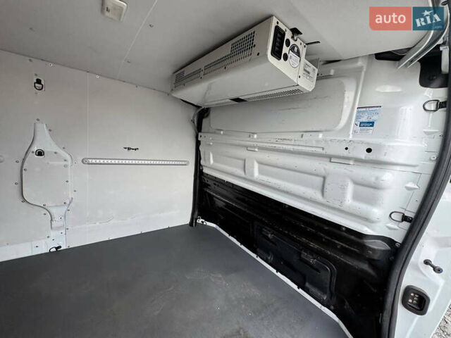 Белый Рено Трафик, объемом двигателя 2 л и пробегом 185 тыс. км за 18500 $, фото 42 на Automoto.ua