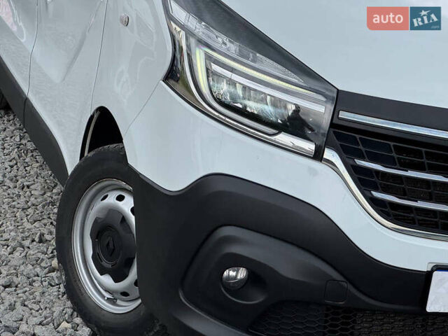 Белый Рено Трафик, объемом двигателя 2 л и пробегом 185 тыс. км за 17999 $, фото 7 на Automoto.ua